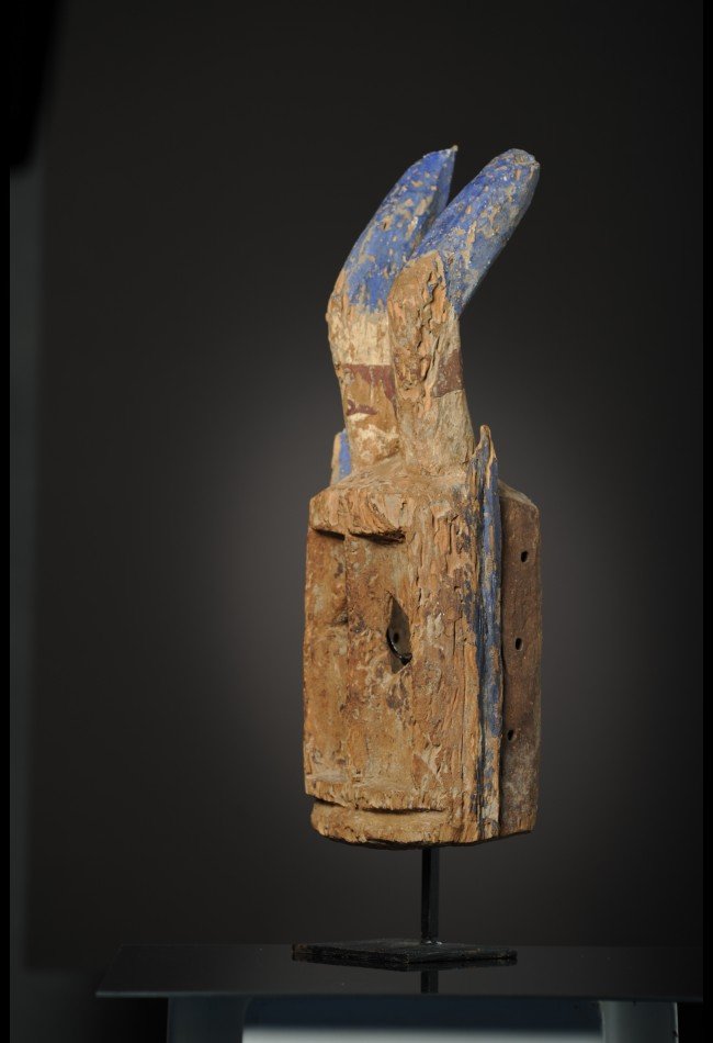 Masques anciens africains : découvrez une sélection de masques Dogon, pièces anciennes et objets d’art africain destinés aux collectionneurs et amateurs de patrimoine culturel africain.