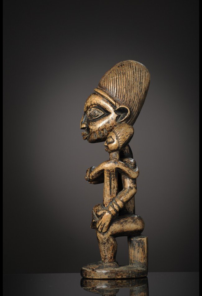 Découvrez notre sélection de statues, statuettes et maternités d’art africain, notamment des pièces Baoulé de Côte d’Ivoire. Des objets anciens et de collection destinés aux amateurs d’art africain, d’antiquités et de patrimoine culturel.