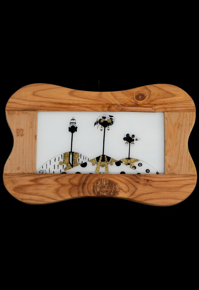 **Peinture sous verre sénégalaise** : découvrez une sélection de tableaux réalisés selon la technique traditionnelle du « suwer ». Ces œuvres d’art africain séduisent les collectionneurs et amateurs de tableaux, masques, sculptures et objets culturels du Sénégal. Chaque pièce apporte une dimension authentique et artistique à une collection ou à une décoration inspirée de l’Afrique.