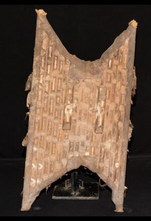 Découvrez notre sélection d’**objets fétichistes africains anciens**, réunissant pièces rituelles, objets ethnographiques et témoins du patrimoine culturel africain. Cette collection s’adresse aux passionnés et collectionneurs d’**art africain**, de masques, reliques et objets traditionnels provenant notamment du Nigéria, du Bénin, du Gabon, de la République démocratique du Congo et d’autres régions d’Afrique.