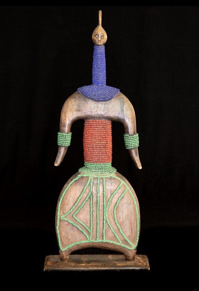 Découvrez notre sélection de **statues et statuettes africaines** : pièces anciennes, sculptures traditionnelles et objets ethnographiques provenant de différentes régions d’Afrique. Une sélection destinée aux collectionneurs et amateurs d’art africain, de patrimoine et d’objets chargés d’histoire.
