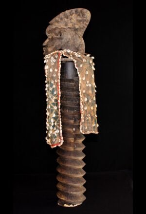 Découvrez notre sélection d'objets et d'œuvres Bamoun du Cameroun : masques anciens, sculptures, objets rituels et pièces rares destinées aux collectionneurs et passionnés d'art africain.
