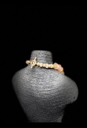 Découvrez notre sélection de **colliers et perles d'art africain**, réunissant bijoux anciens, perles historiques et pièces de collection. Chaque objet s'adresse aux collectionneurs et amateurs de patrimoine, d'art africain et de bijoux traditionnels à la recherche de pièces singulières.