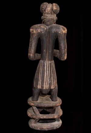 Découvrez notre sélection de statues Bamoun du Cameroun, sculptures et objets d’art africain destinés aux collectionneurs et amateurs de patrimoine culturel. Chaque pièce témoigne de la richesse des traditions artistiques d’Afrique centrale.