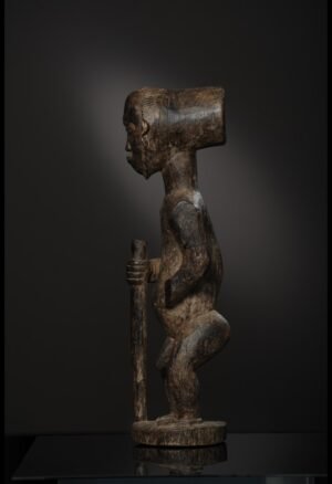 Découvrez notre sélection d'objets et sculptures Hemba : statues Singiti, reliques ancestrales et pièces d'art africain ancien destinées aux collectionneurs et passionnés d'arts premiers.