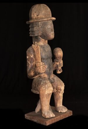 Statues et statuettes africaines anciennes sélectionnées pour les collectionneurs et amateurs d’art africain. Découvrez des sculptures Yombe, Hemba, Dogon, Igbo, Tshokwe et d’autres traditions artistiques africaines, avec des pièces anciennes et ethnographiques.