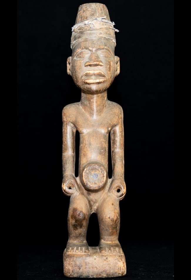 Découvrez notre sélection de statuettes et objets Fon du Bénin, témoins de l’art africain traditionnel et de la culture vaudou. Des pièces recherchées par les collectionneurs et amateurs d’antiquités, de sculptures et d’objets rituels d’Afrique de l’Ouest.