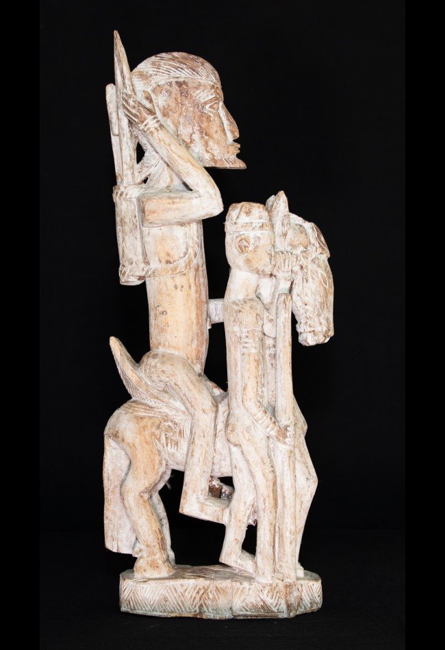 Découvrez notre sélection de **masques africains anciens**, destinés aux collectionneurs et amateurs d’art africain. Masques Yoruba, objets rituels, sculptures et pièces ethnographiques témoignent de la richesse des traditions artistiques africaines. Chaque pièce sélectionnée apporte une présence unique à une collection privée ou un espace consacré au patrimoine africain.