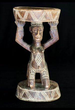 Découvrez notre sélection d’objets d’art Sénoufo de Côte d’Ivoire : tabourets, masques, statues et pièces anciennes destinés aux collectionneurs et amateurs d’art africain.