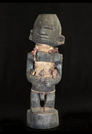 Découvrez notre sélection de fétiches, statues, statuettes, masques et objets d’art africain ancien. Cette collection met à l’honneur les traditions du Bénin et notamment l’art Fon, avec des pièces recherchées par les collectionneurs et amateurs de patrimoine africain.
